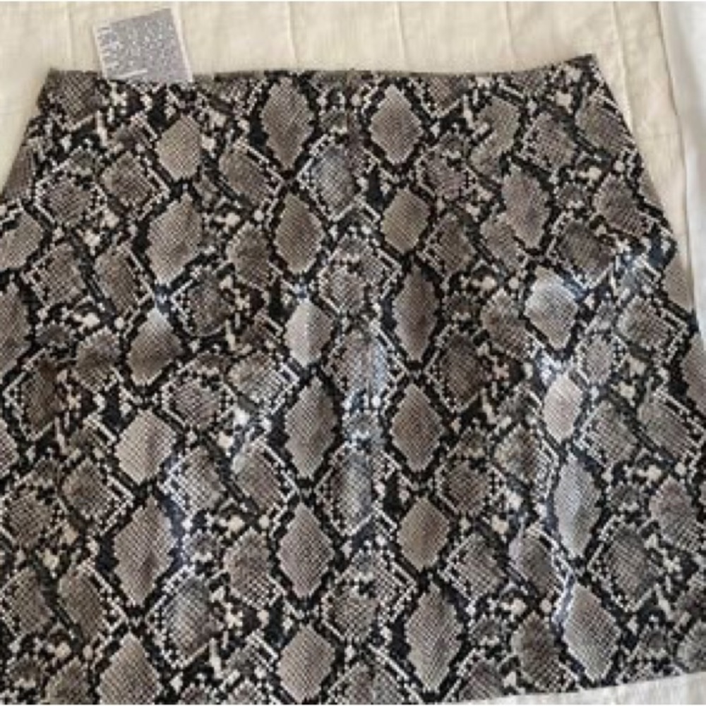 Zara woman snake print slit skirt size medium
